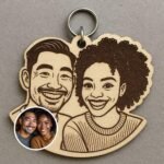 Özel 3D çift anahtarlığı: kişiselleştirilmiş karikatür tarzı fotoğraf büst hediyesi