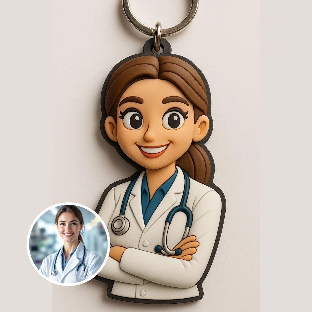 il_fullxfull.7107558379_peji.jpg Kişiselleştirilmiş 3D Doktor anahtarlık: özel karikatür figürü hediyelik - Görsel 1
